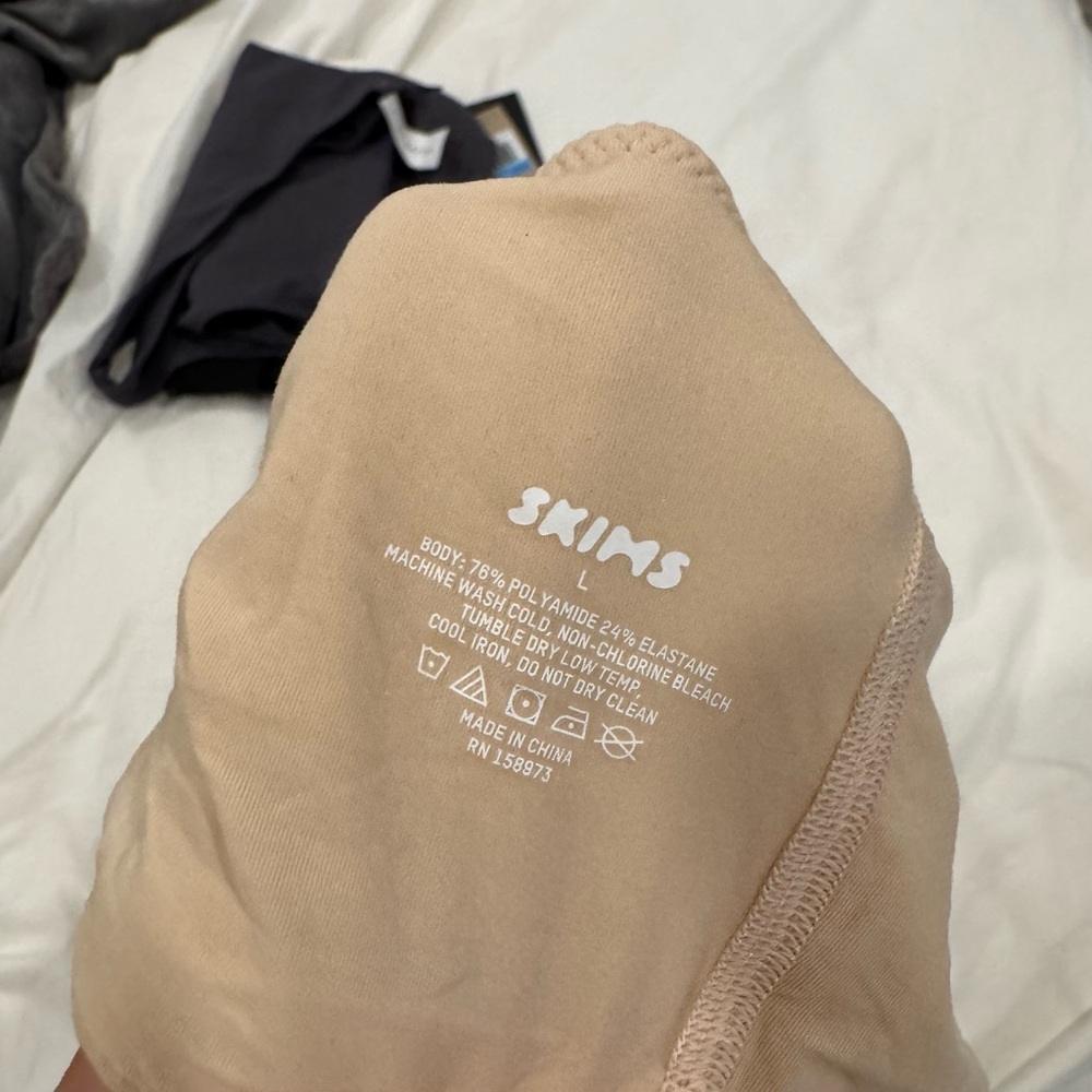 SKIMS Beige Sleeveless Top - Picture 3 of 3